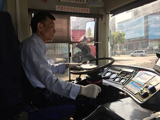 武汉这条公交线仅一车一司机 司机已坚守9年(图)