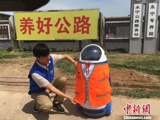 北京延庆道路整容迎世园会 机器人加盟智能服