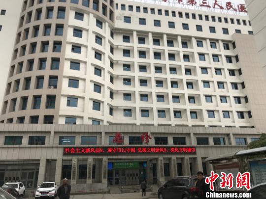 青海西宁一客车与货车迎面相撞 32人受伤