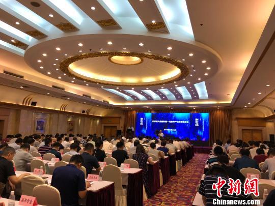 26日,江苏省大数据和新一代软件产业发展推进会在南京举行。 朱晓颖 摄