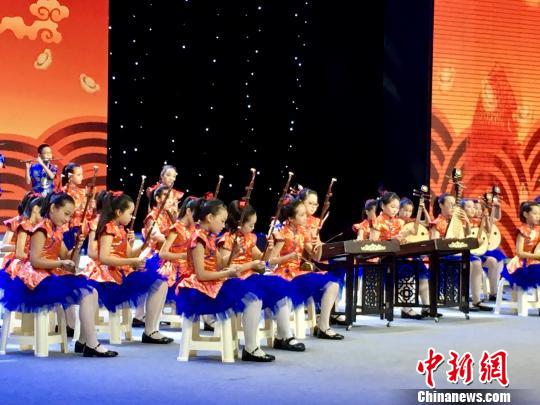 图为:杭州市两岸少儿幸福音乐会现场 钱晨菲 摄