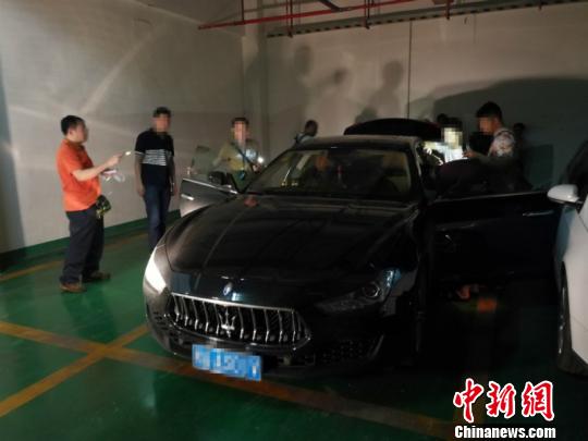 图为孙某锋使用的高级轿车 甘枫 摄