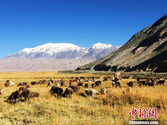 阿克陶县位于我国的西部边陲,地处新疆维吾尔自治区西南部,帕米尔高原东部。图为新疆克州地区美景。(资料图) 宋靖 摄