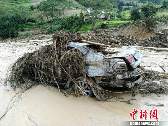 图为灾害现场 焦睿衢 摄 云南麻栗坡特大山洪泥石流灾害遇难者增至10人