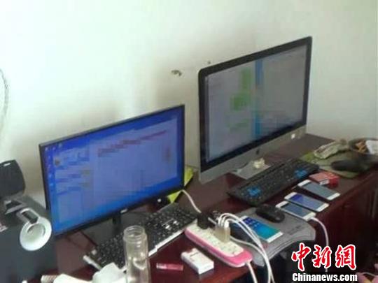 图为警方查获的涉案工具。警方供图