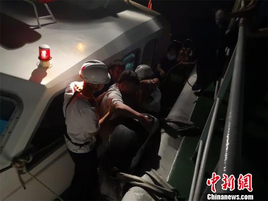 广东湛江2名船员被困密闭舱昏迷 1人获救1人死亡