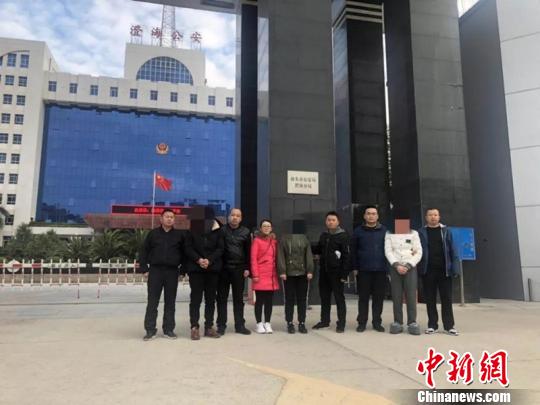 图为警方抓获犯罪嫌疑人。警方供图