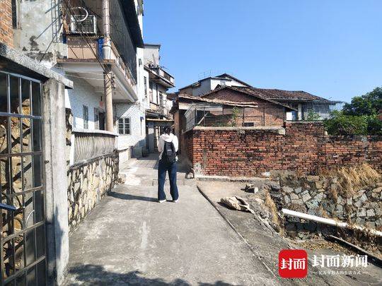 寻找江苏官员被曝歌厅不雅照“梅姨”生活轨迹