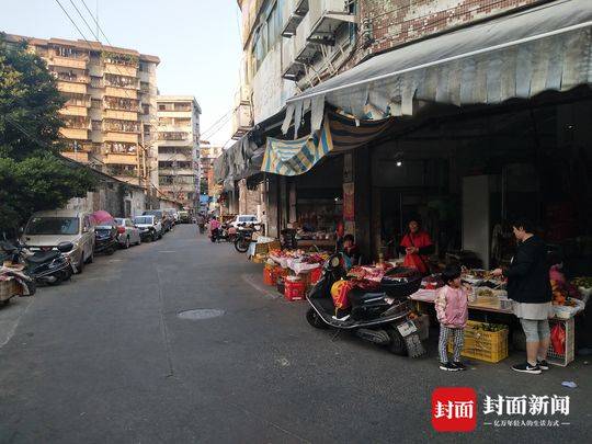 寻找江苏官员被曝歌厅不雅照“梅姨”生活轨迹