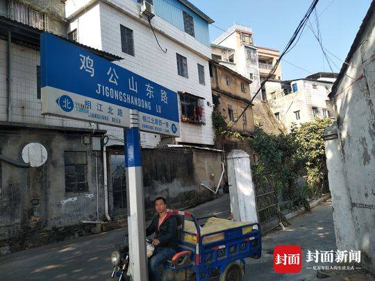 寻找江苏官员被曝歌厅不雅照“梅姨”生活轨迹