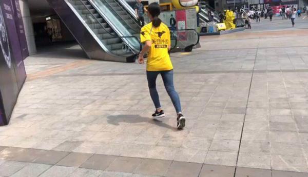 女外卖员的一天:工作12小时走3万步,没时间为