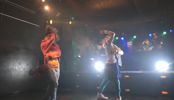 《女神异闻录》真人舞蹈短片 动作整齐划一，嗨爆全场