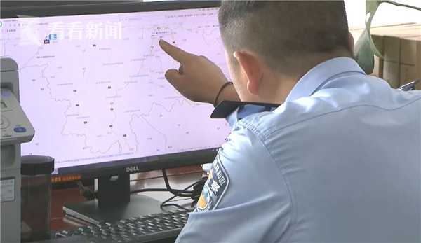沈某虽然被当场抓获,但并不老实。随即,民警当着沈某的面检查车辆。