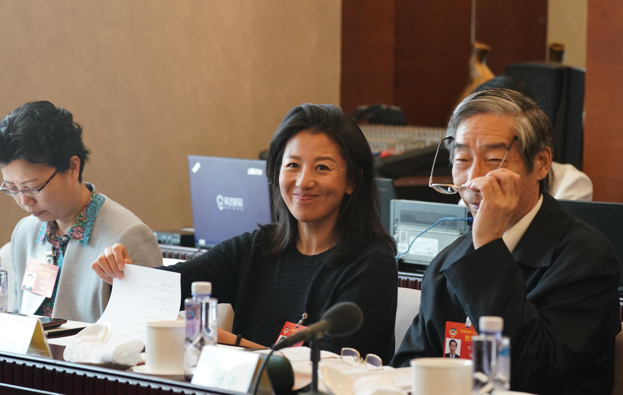 政协委员杨扬关注青少年体育:孩子放家里光看