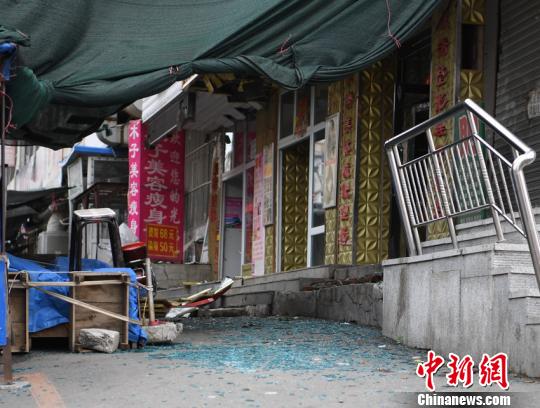 事发现场 张瑶 摄 长春市双阳区一居民楼发生爆炸致4人受伤