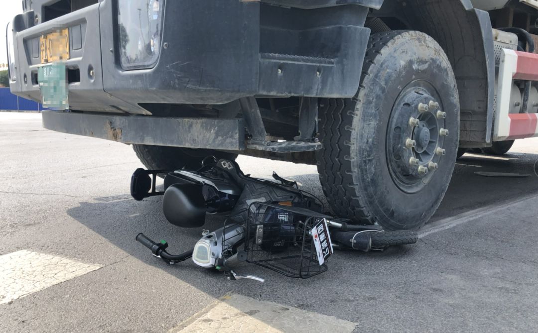 突发丨银川清和街发生交通事故，一女子当场身亡！