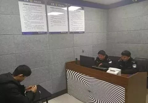 待母校如初恋？小伙转学后缺钱就回母校偷