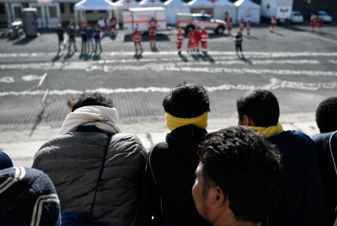 不满因难民问题遭马克龙谴责 意大利召见法国