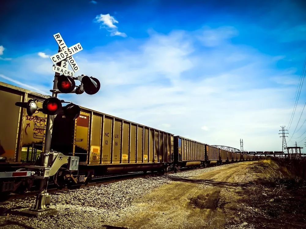 高铁站对gdp的影响_修高铁 致富 这些城市的命运能否改变(3)