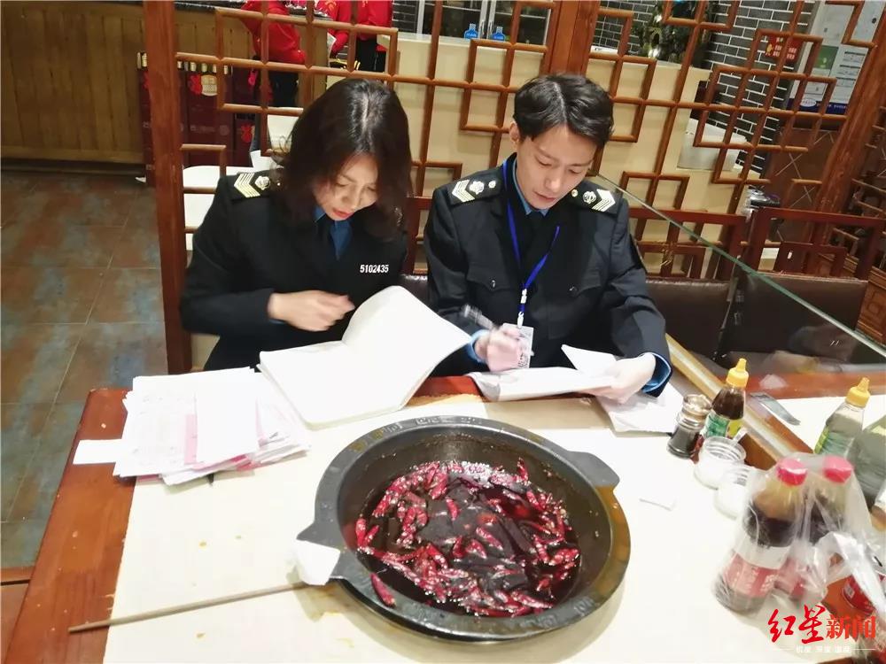 彩票网pk10,文在寅邀宪政机构首长共进午餐 介绍首脑会谈成果