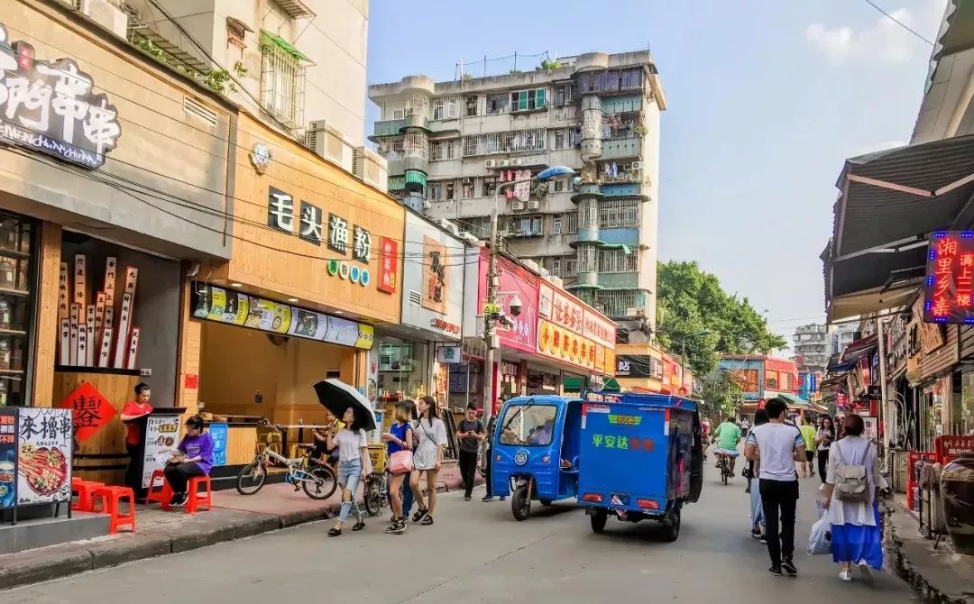 广州上班族和学生哥都喜欢去的小吃街,距离客