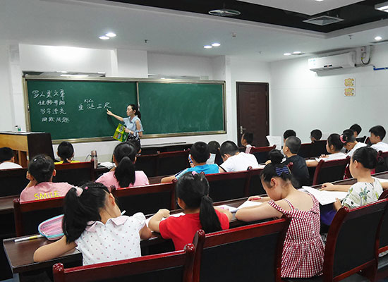 合川区文化馆变身少年儿童新乐园--近300名少