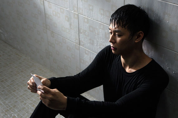 1556238965829813.jpg 朴有天主演的《想你》剧照