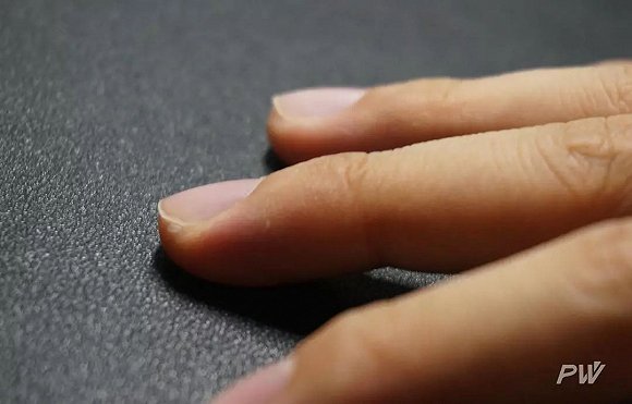 【博狗扑克】从锄头到手机:手茧见证了四代生产力工具的迭代 【博狗扑克】从锄头到手机:手茧见证了四代生产力工具的迭代