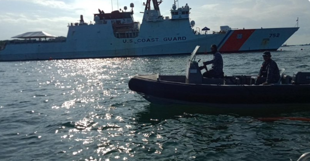 “斯特拉顿”号还参加了美菲日三国第三期海上共同训练 图源：美国国防部