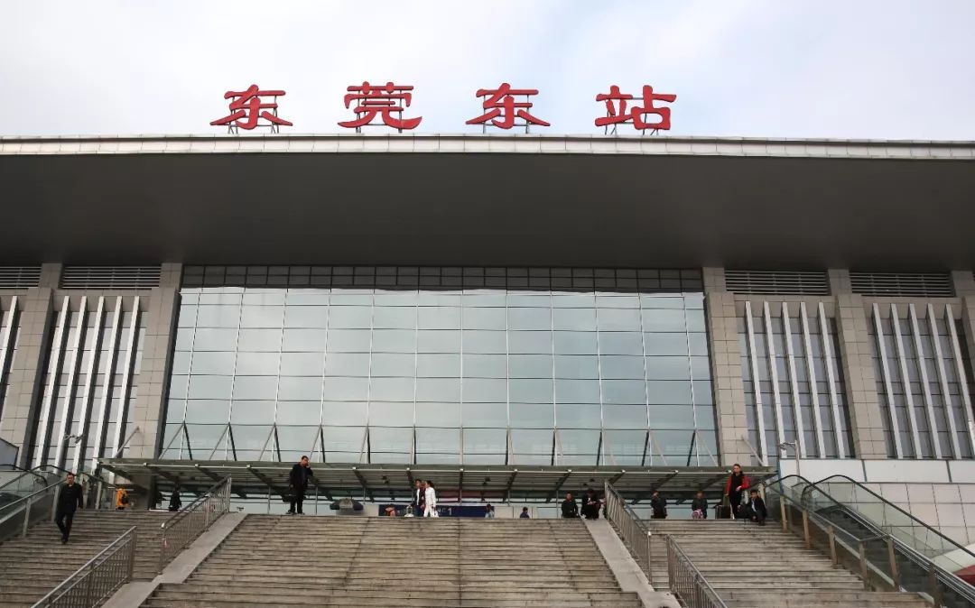 17岁少女坐火车来东莞见网恋对象,被外婆搭飞