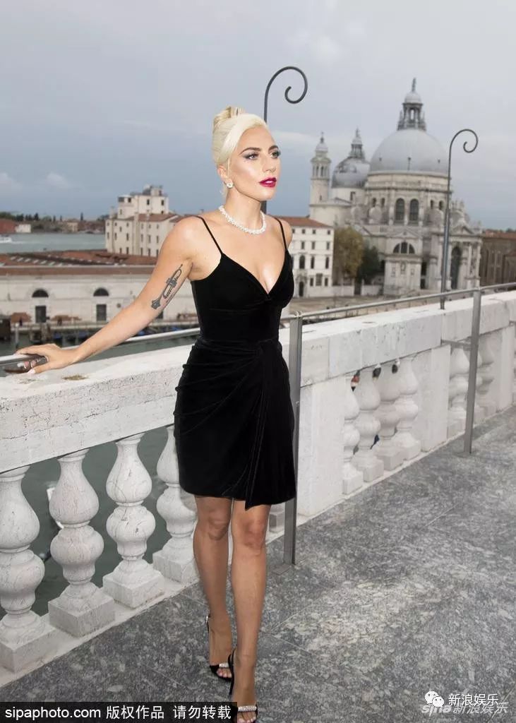 不懂时尚 | 这是要起飞？但她真是肉眼可见的美了好多！