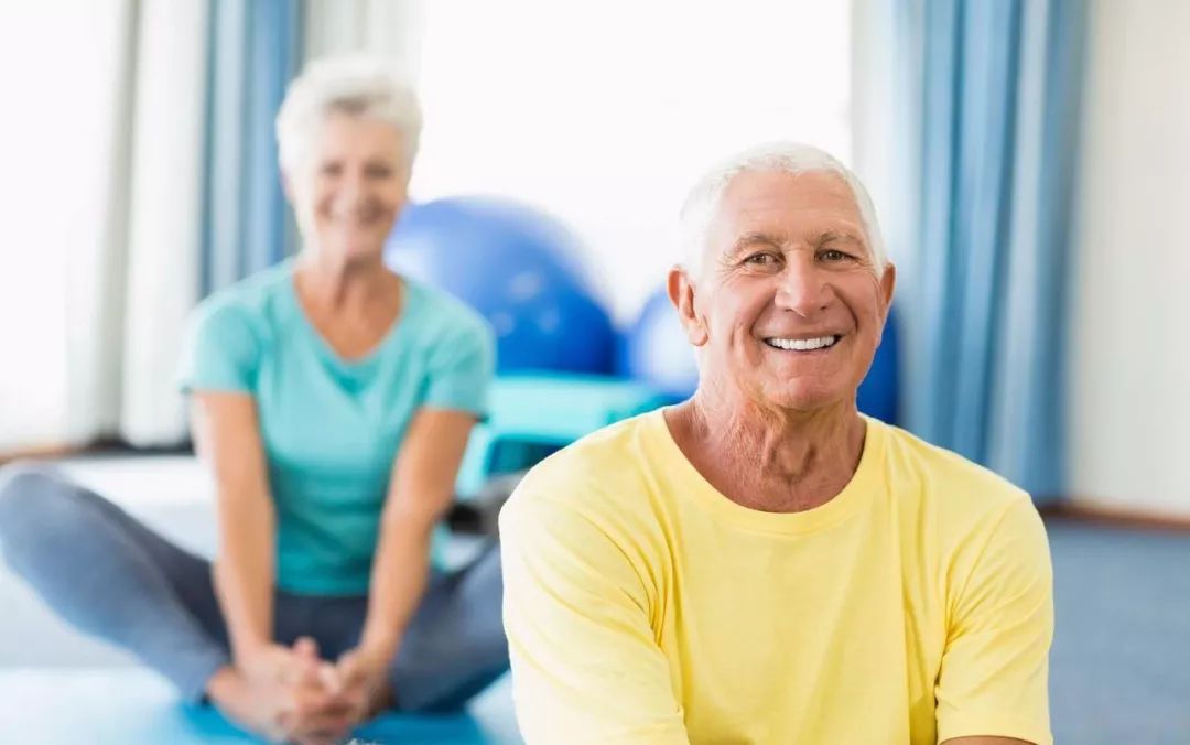 健康│劲椎不好很痛苦?不要懒!5个简单动作,自己也能缓解颈椎病