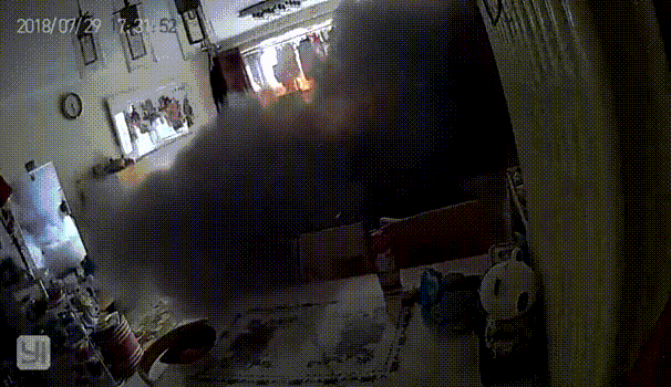 平衡车爆炸13秒烧了一个家 监控拍下这一幕太吓人