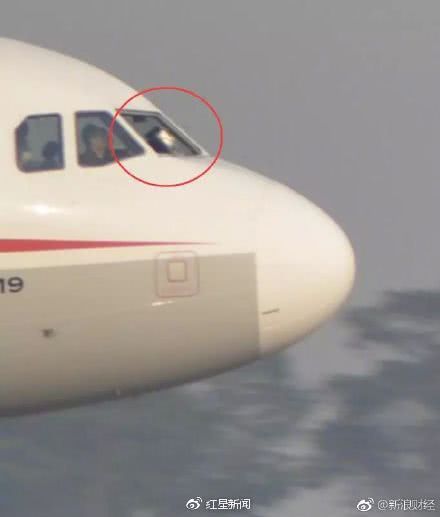 专访川航迫降机长刘传健:当时许多设备失灵 备