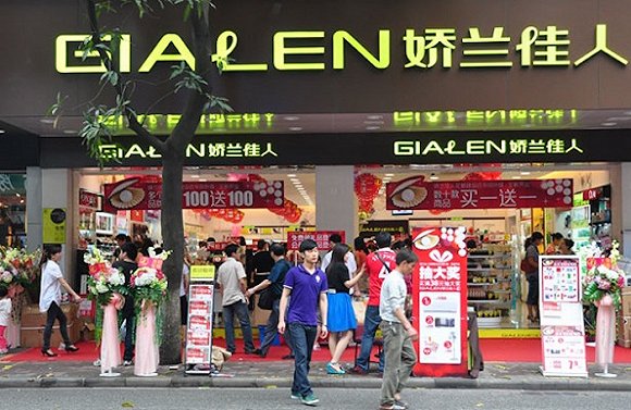 以“娇兰佳人”为代表的化妆品专营店在低线市场积极扩张
