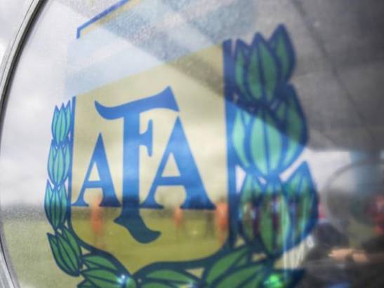 中国青少年球员进驻阿根廷国家队基地,接受30