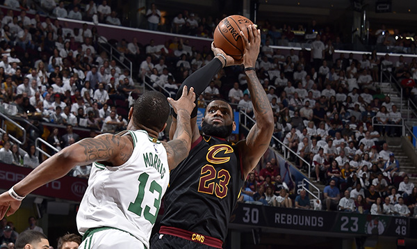 铁打的詹姆斯!46分钟46分,他把东决拖入抢七大