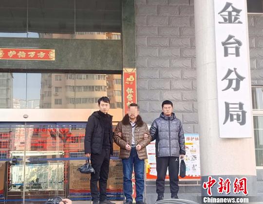 图为抓获现场图。 甘谷县公安局供图