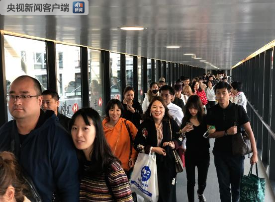 首批274名中国旅客回国 图源:央视新闻