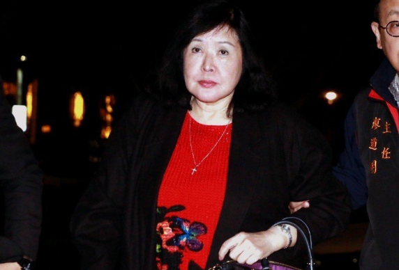 郑惠中为呼巴掌向郑丽君致歉,但强调“不会为去蒋化道歉”。(图片来源:台湾《中时电子报》)