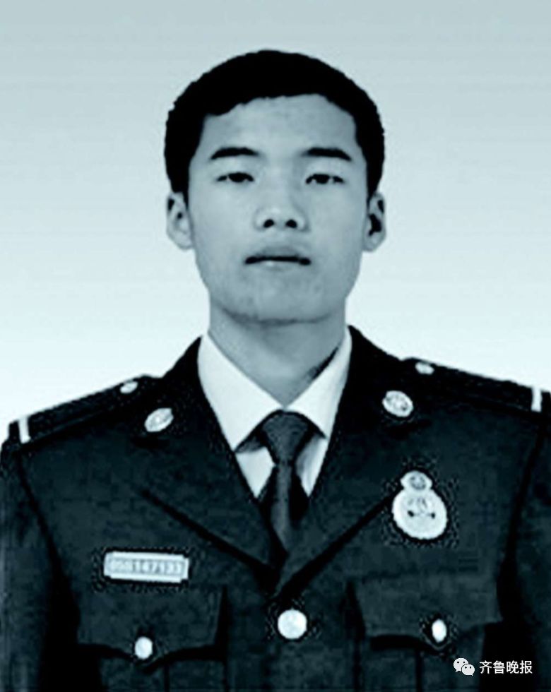 徐鹏龙在部队时的照片。
