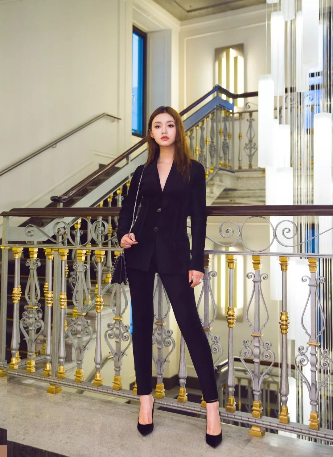 自从看了林允关晓彤的微博小号,我好像对她们