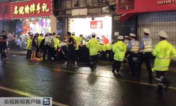 上海一商铺招牌脱落致3死6伤 安监部门已介入