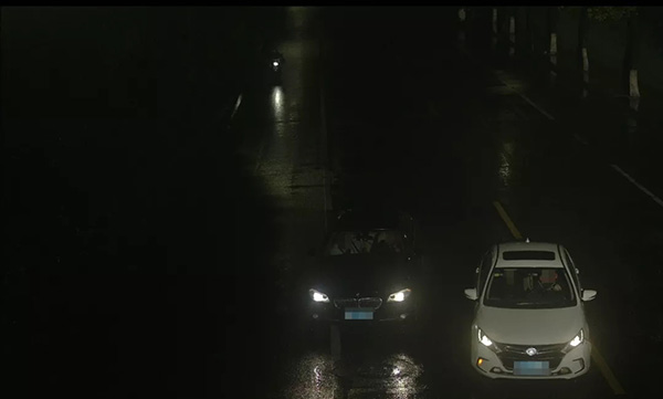 ��ɫ����ͻȻײ��&nbsp;&nbsp;