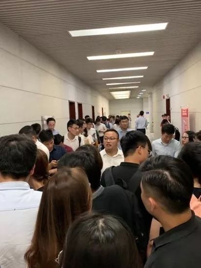 乐利来信用娱乐网站,北理工80后副校长:放弃美国绿卡、股份 28岁当博导