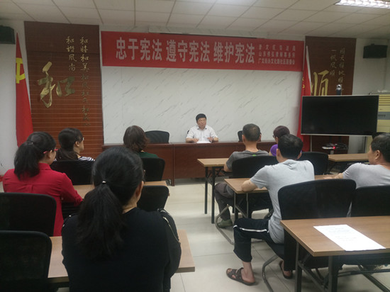 街道文化路社区开展 百名律师下基层 新宪法大