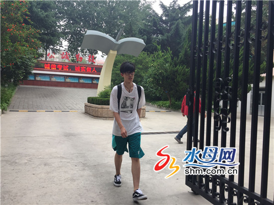 直击2018高考 记录千禧宝宝走出考场瞬间(组图