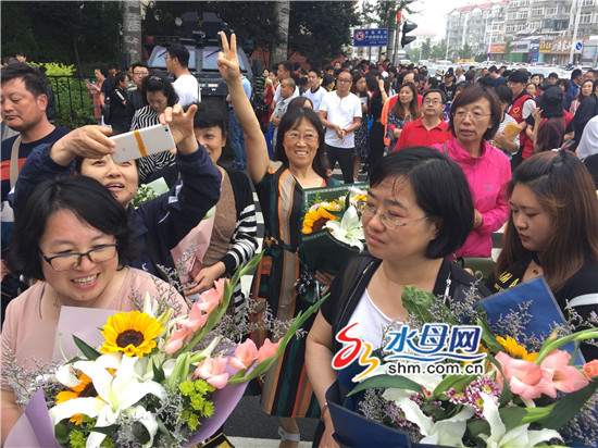 直击2018高考 记录千禧宝宝走出考场瞬间(组图