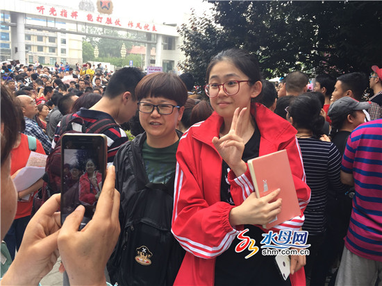 直击2018高考 记录千禧宝宝走出考场瞬间(组图