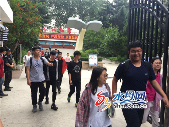 直击2018高考 记录千禧宝宝走出考场瞬间(组图